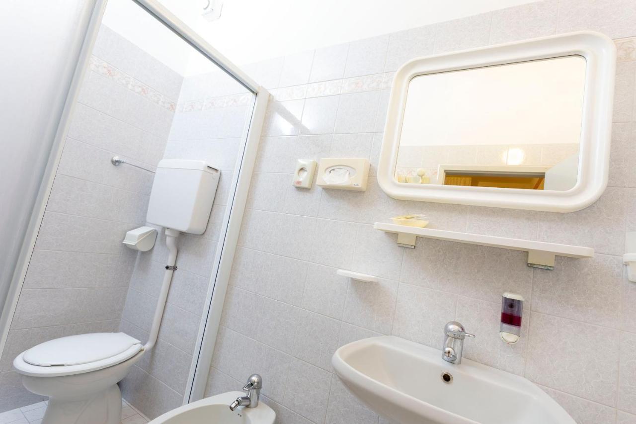 Hotel Franca Μπελάρια-Ιτζέα Μαρίνα Εξωτερικό φωτογραφία