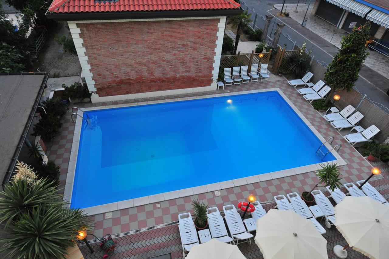 Hotel Franca Μπελάρια-Ιτζέα Μαρίνα Εξωτερικό φωτογραφία
